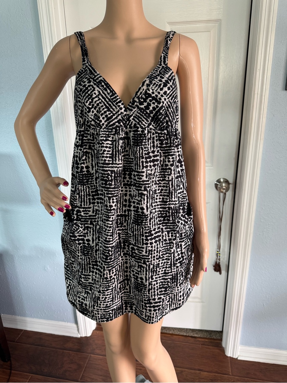 Forever 21 Black and White Printed Sleeveless Top